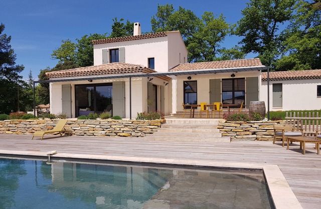 Luxury villa with swimming pool near Aix-en-Provence