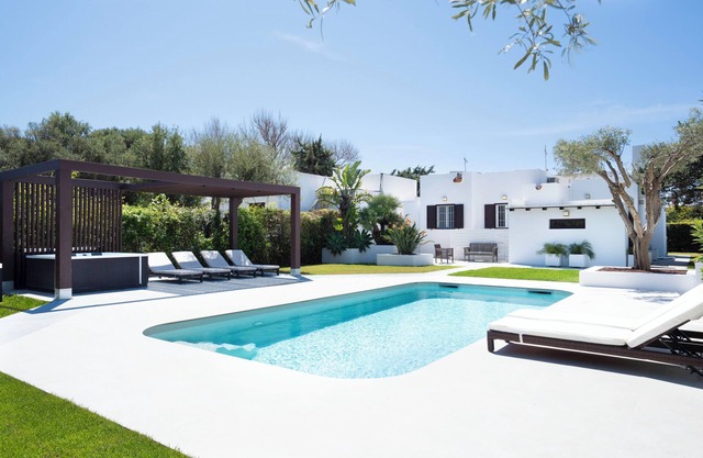 Villa de lujo con piscina climatizada y jacuzzi al aire libre a 50 m de la playa