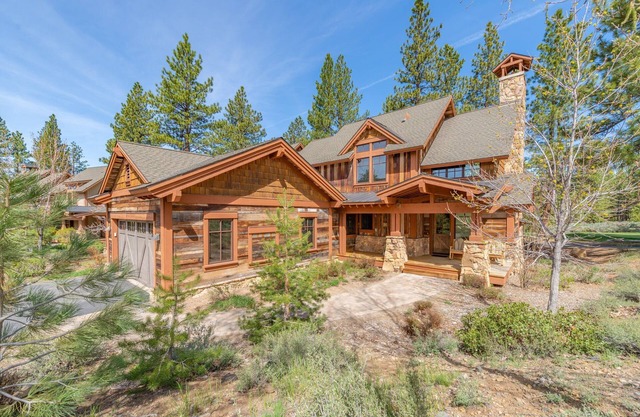 Luxury Villa with hot tub in Old Greenwood, minutes from world class skiing!