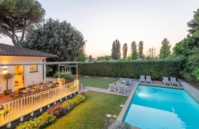 Luxury Villa with Pool in Pietrasanta close to the Beach