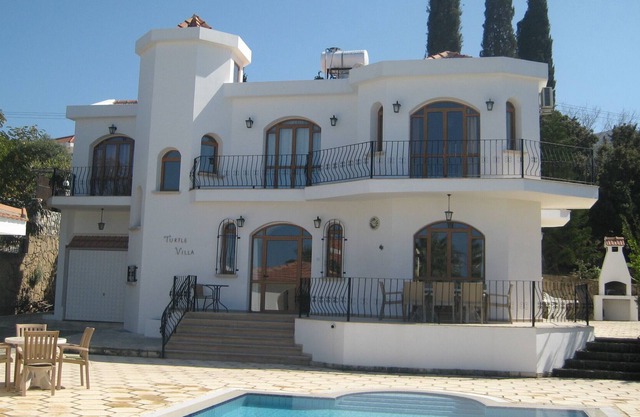 Villa de lujo con gran piscina privada y jardín paisajístico, wifi gratuito