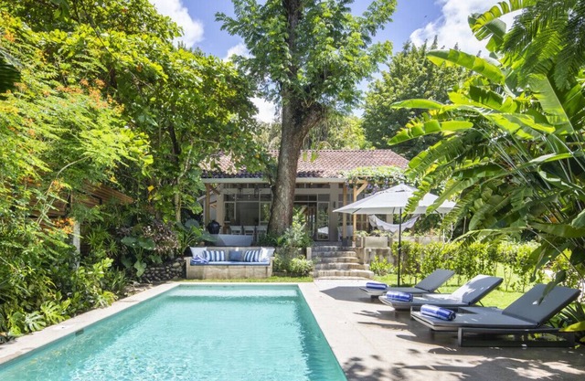Luxury villa with pool up to 8 adults + 4 children