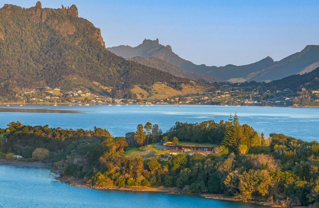 Luxury Villa with Pool at Whangarei Heads. Contemporary with BIG views!