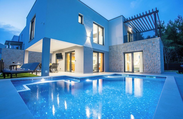 Luxury Villa with Pool Near Omiš, Split & Makarska