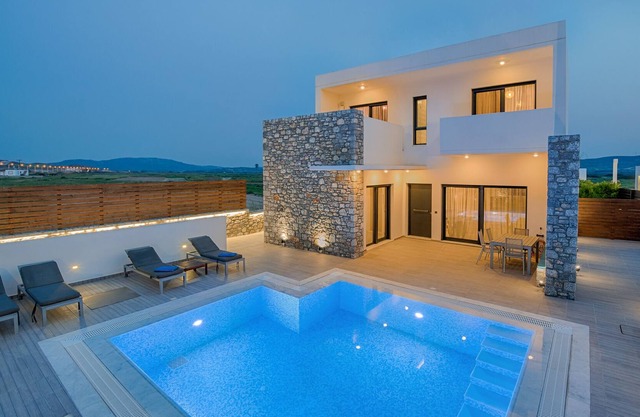 Luxury Villa with Private Swimming Pool & BBQ, 5 Min. From Prasonisi Beach!