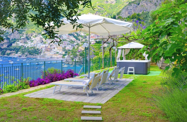 Luxury Villa With Private Beach and Hut Tub in Positano