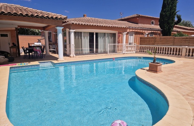 Luxury villa with private pool for 8 people