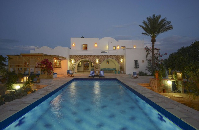 Villa de lujo con piscina privada junto al mar, aire acondicionado, 12 pers