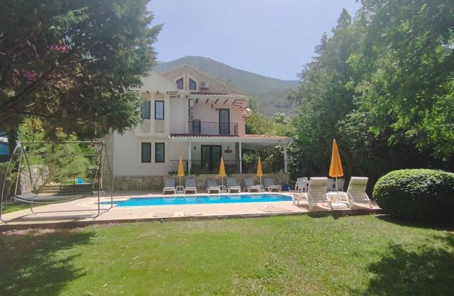 Villa de lujo con piscina privada, jardines bien cuidados y WIFI gratuito ilimitado