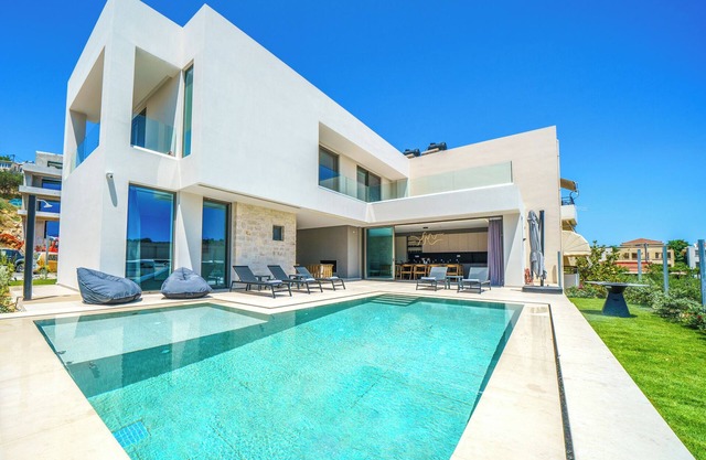 Luxury Villa with Private Pool / Walk to the Beach & Near Chania / Games Room