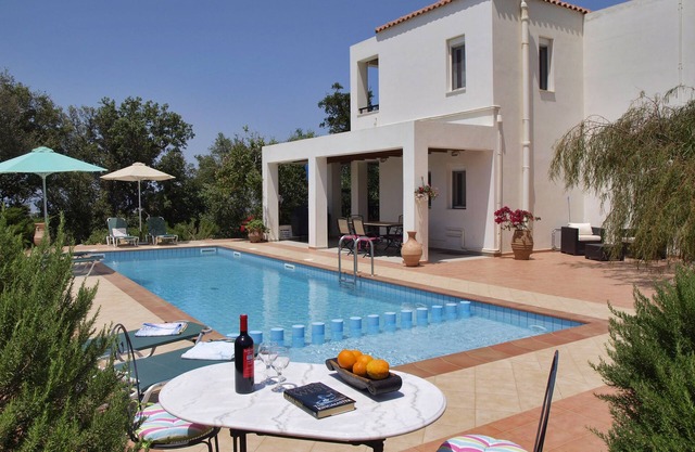 Villa de lujo con gran piscina privada, vistas al mar y montaña en Vamos, Creta