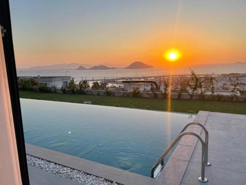Luxury Villa with Stunning Sea View and Spectacular Sunsets