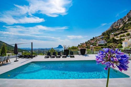 Luxury Villa with Stunning Mediterranean and Calpe