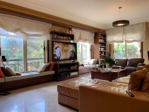 Luxury villa with swimming pool and garden