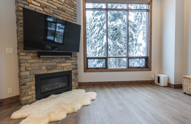 Luxury Village Retreat - Steps from the Village