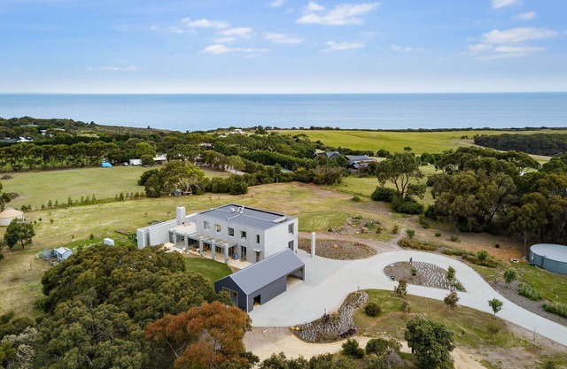 Luxury Villas Bells Beach View (With Car Parking)