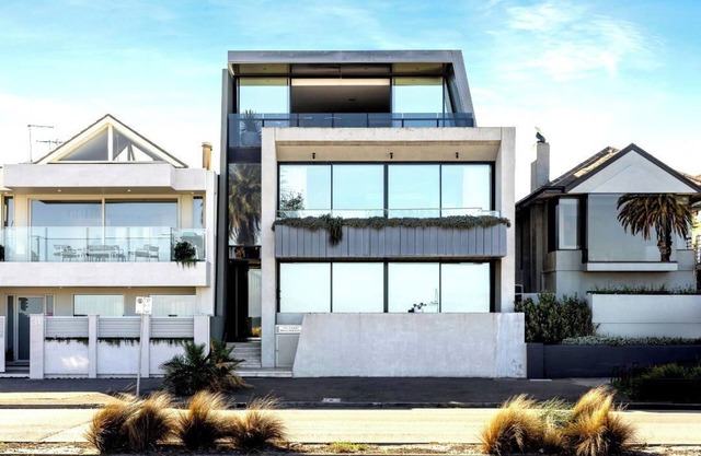 Luxury Villas The Parade Penthouse (Walk to beach)