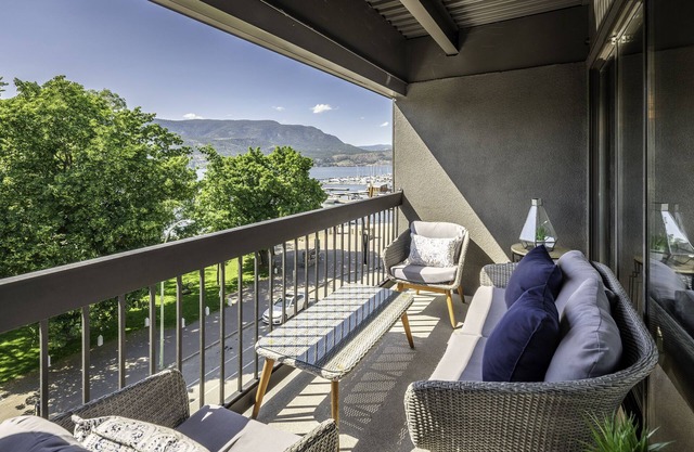 Luxury Waterfront 2 Bedroom Downtown Kelowna Condo with huge balcony