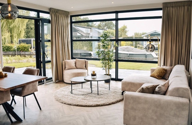 Modern Holiday Home Near the Loosdrechtse Plassen