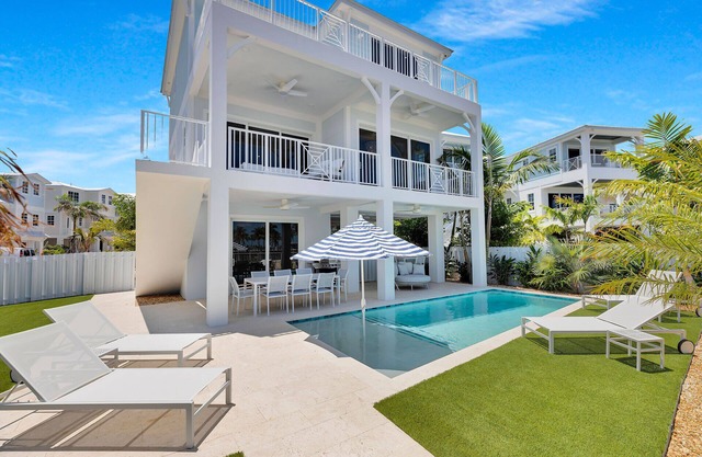 Luxury Waterfront Home - Marathon, FL Keys - 5BR, Private Pool, Dock - Sleeps 10