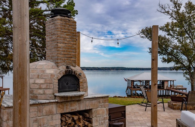 Luxury Waterfront Lakehouse Retreat - Piney Woods of East Texas - Lake Palestine