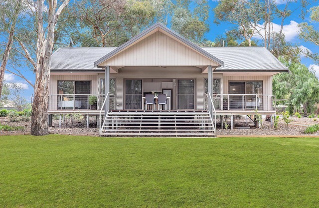 Luxury Waterfront Retreat on Murray River