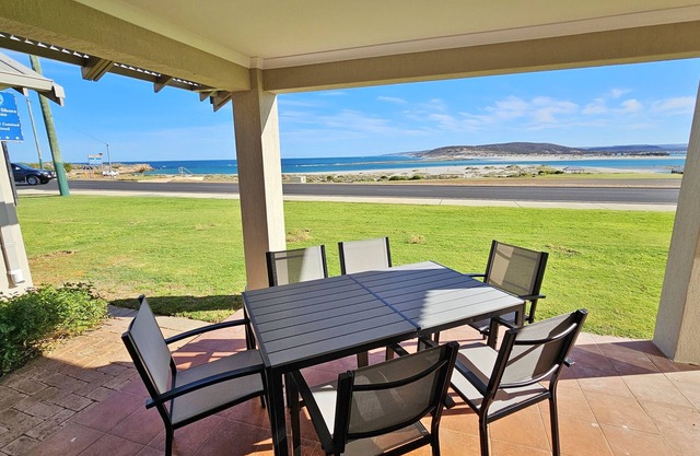 Luxury Waterfront | Sleeps 6 | Resort Pool | Wifi