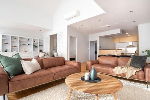 Luxury Waterfront Stay