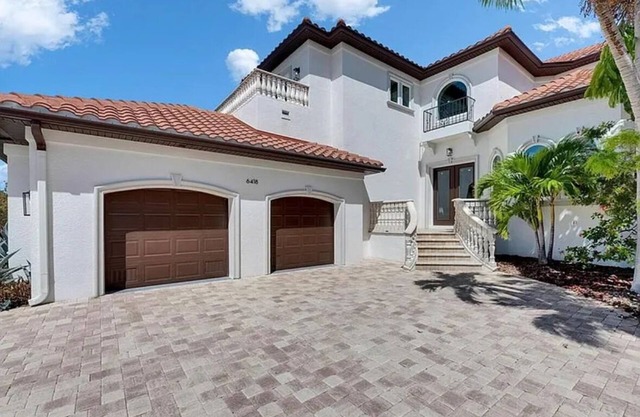 Luxury Waterfront Paradise in Apollo Beach