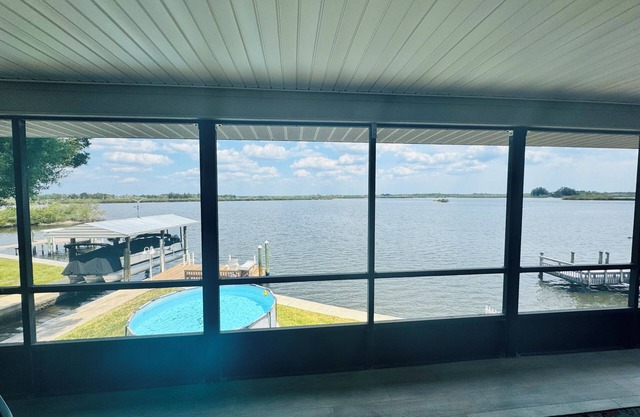 Luxury Waterfront Oasis Scallop, Fish, Kayak, Breathtaking Views, Private Dock