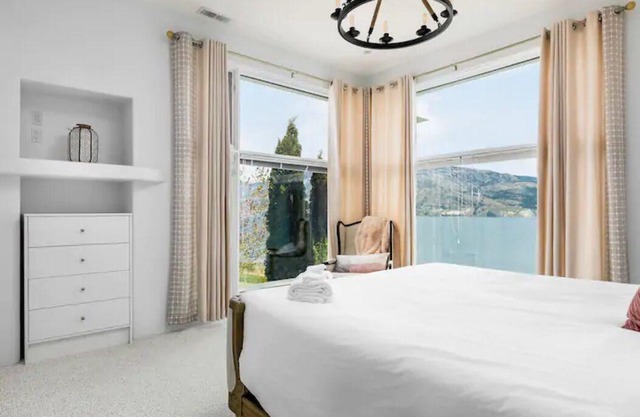 Luxury Waterfront Villa on Okanagan Lake