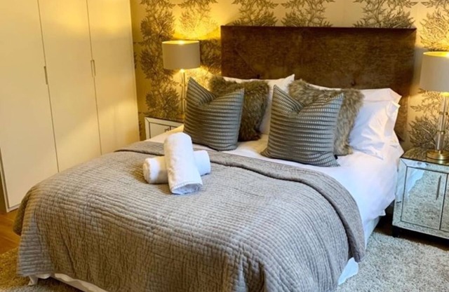 Luxury West End Apartment (Park area) - with free Parking space
