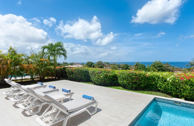 Newly constructed luxury villa with sea views!