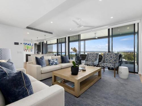 Luxury with lake and hinterland views