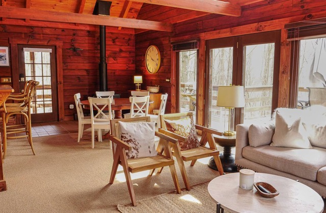 LUXURY Wooded Hilltop Cabin in Hocking Hills on 40 Scenic Acres