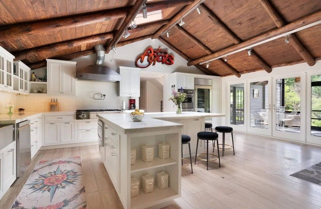 Luxury Woodstock Retreat: 11 Acres of Bliss w Pool