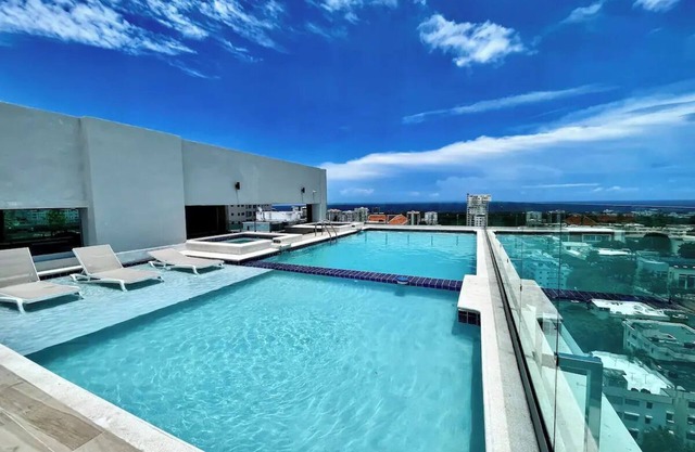 LuxuryPlus Bella Vista 2BDR 2 Jacuzzi Poolinfinity