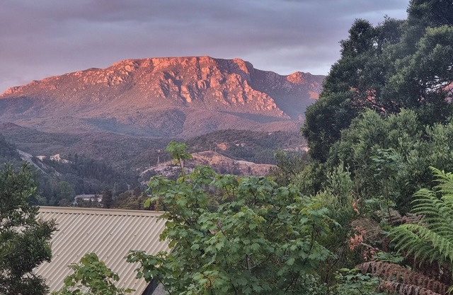 Lyell: Character, views, comfort, air-conditioned, quiet yet close to towncentre