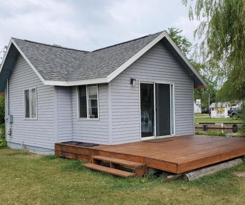 Lyman's Cozy Lakefront Cottage
