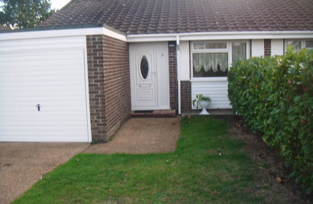 Lynbrook Holiday Rental bungalow - sleeps up to 6 people