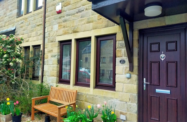 LYNTON HOUSE, family friendly, with a garden in Hebden Bridge