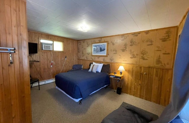 Lyons in Onaway - 1 Full Bed - Room 6 - Sleeps 2
