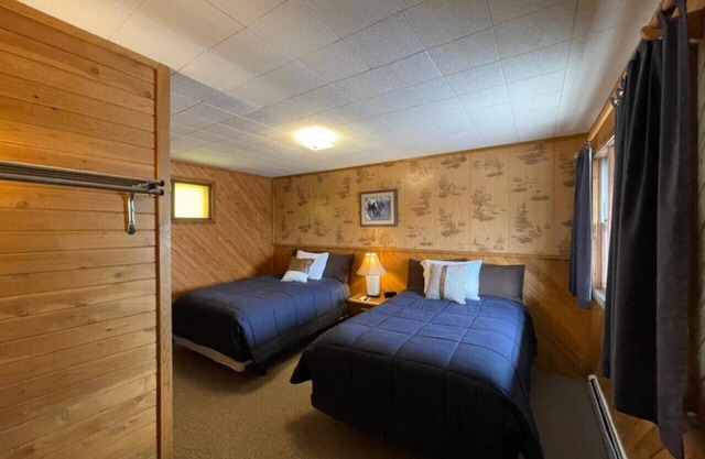 Lyons in Onaway - 2 Full Beds - Room 2 - Sleeps 4