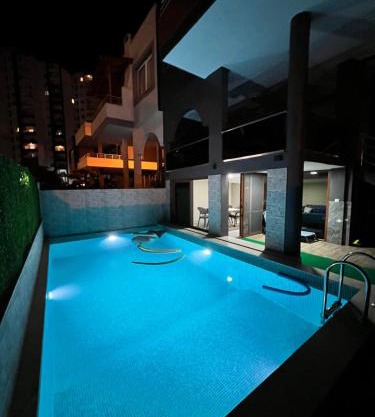 Müstakil Alt Kat Havuzlu Villa