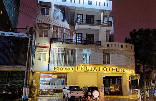 MẠNH LÊ GIA HOTEL