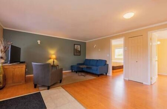 (M) Deluxe Double Bedroom Cabin (non pet friendly)