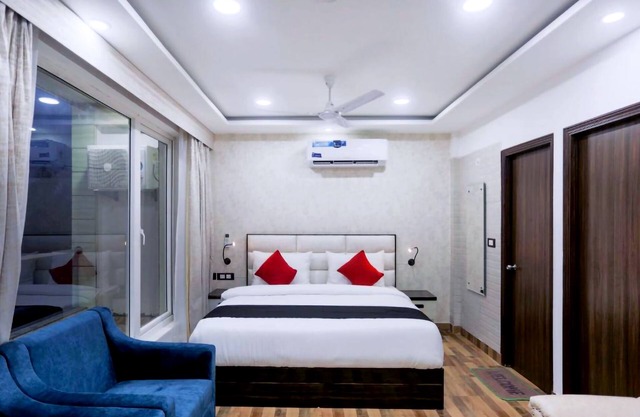M K Hotel & Restaurant