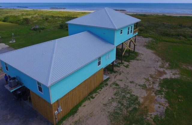 M & M Camp es una suite de 4 dormitorios frente a la playa con una hermosa vista de la playa