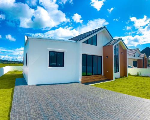 M&M garden house