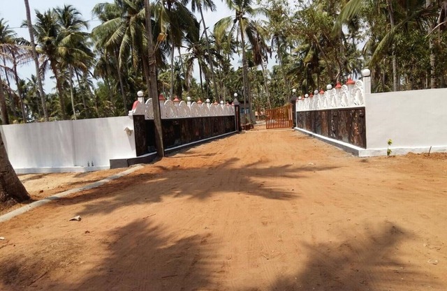 M R Beach & Cottages - 3